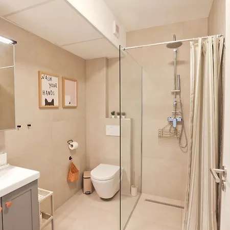 - Erdoedy Apartmán *